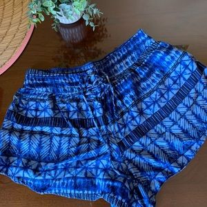 flown shorts with ties